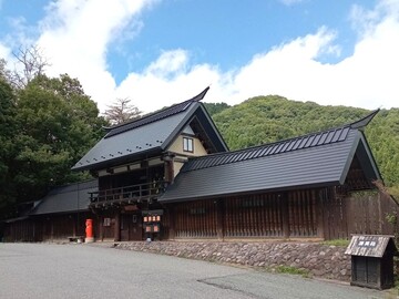 かやぶきの郷　薬師温泉旅籠　屋根葺き替え工事